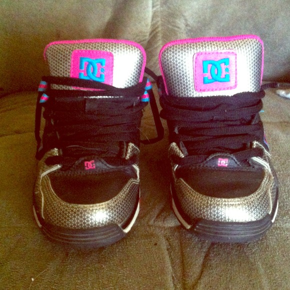 DC sneakers size 8