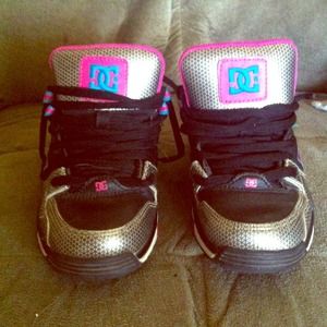 DC sneakers size 8