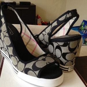 ⚡RESERVED⚡ Barely worn, good condition.