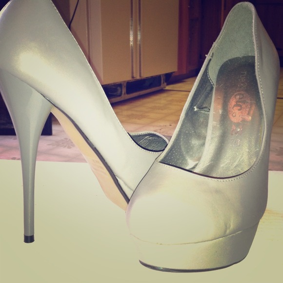 Gray heels