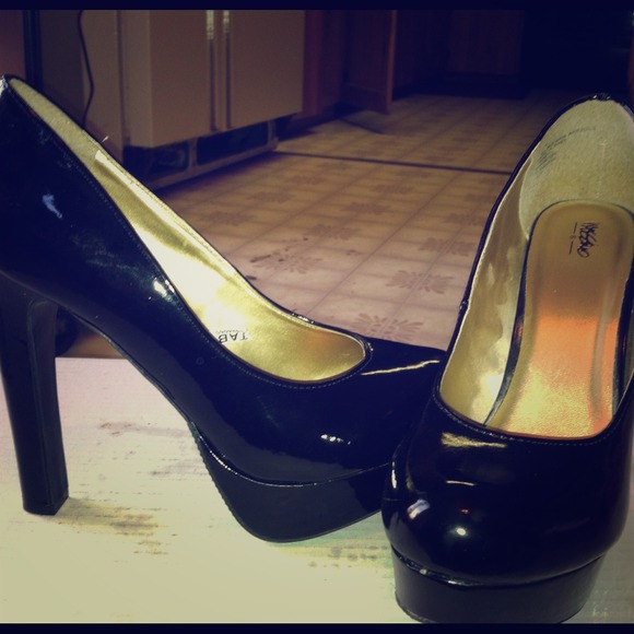 Black pleather high heels - Picture 1 of 2