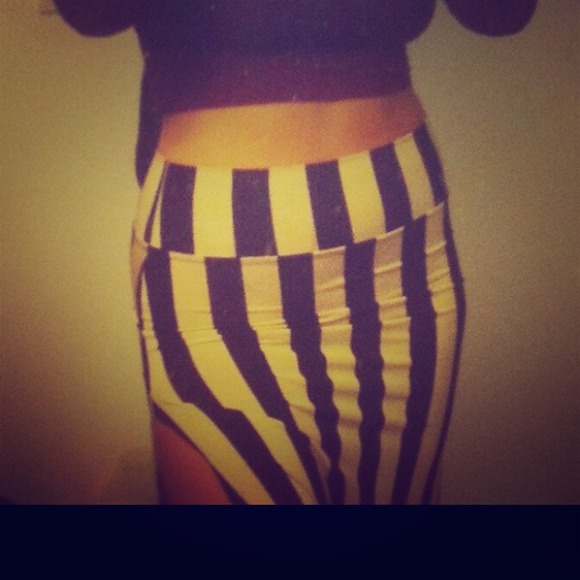 Other - High slit skirt and maroon crop top