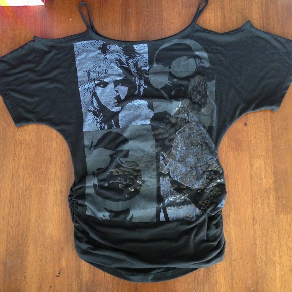 Off shoulder top w/fringe on both sides