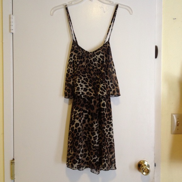 ✖SOLD✖Leopard ruffle dress SMALL