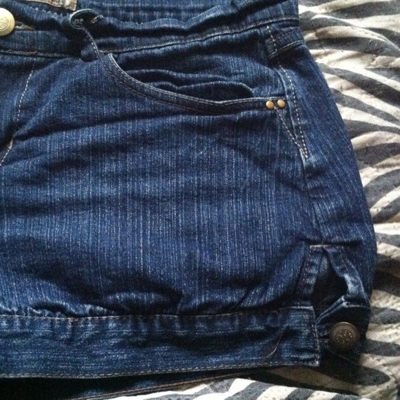 Short, - Picture 4 of 4