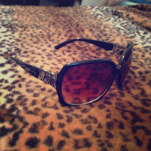 Michael Kors over size black sunglasses with pouch