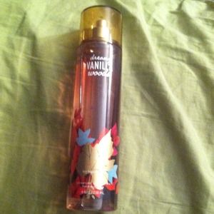 Dreamy Vanilla Woods perfume