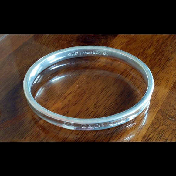 Bangle bracelet