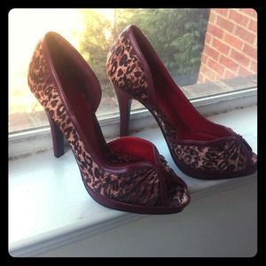 Cheetah print with maroon trim pumps