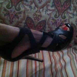 ⛔Reduced Prices ⛔Black Aldo leather strapped shoes