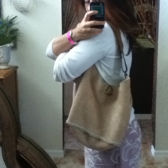 💋Sale💋GAP purse- UGG style - Picture 3 of 4