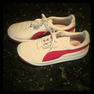 Girl's Puma shoes