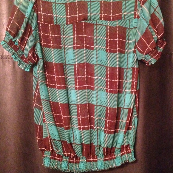 Cute blouse! - Picture 2 of 2