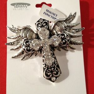 Fashion jewelry charm with magnetic clip