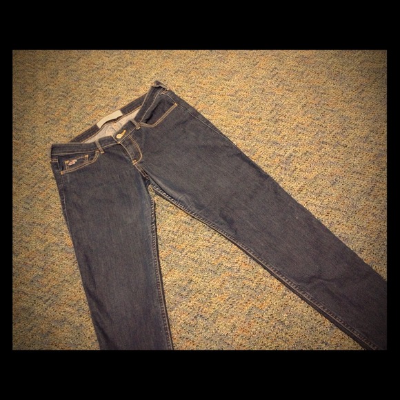 @ninabalerina Hollister Jeans! 💛💙