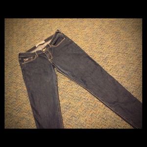 @ninabalerina Hollister Jeans! 💛💙