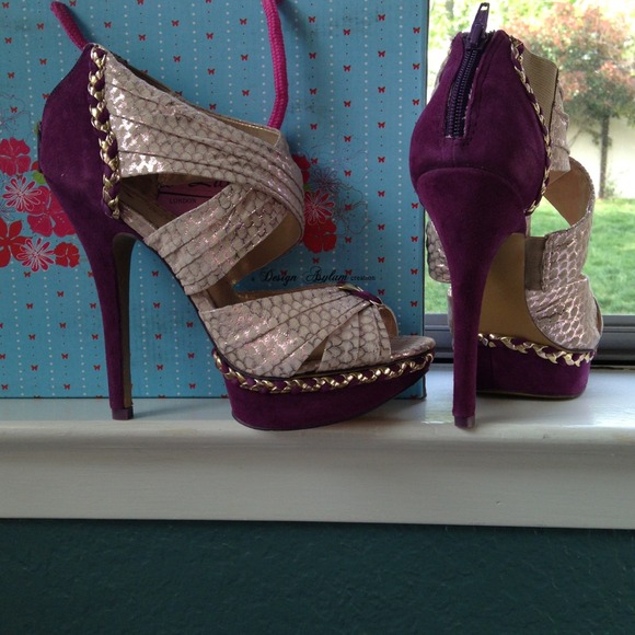 โSOLD/BUNDLEDโPoetic License Leather Pumps - Picture 2 of 4