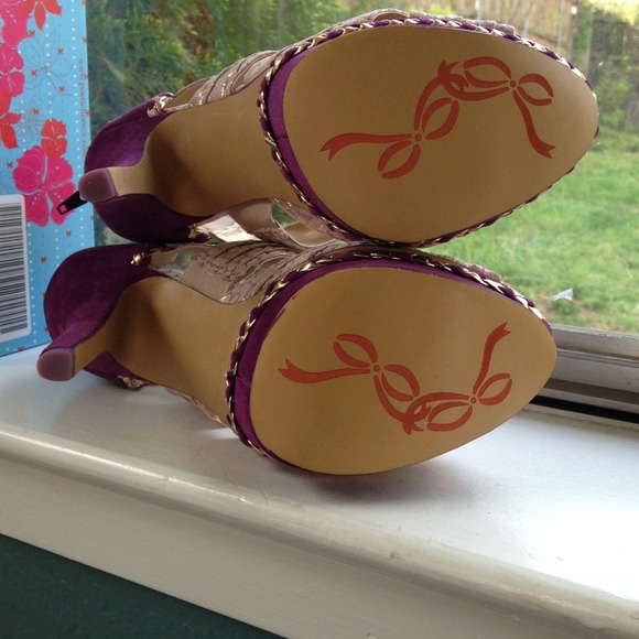 โSOLD/BUNDLEDโPoetic License Leather Pumps - Picture 4 of 4