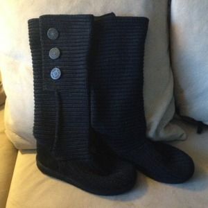 **RESRVED**Gently Used Tall Black Knit Uggs Size 9