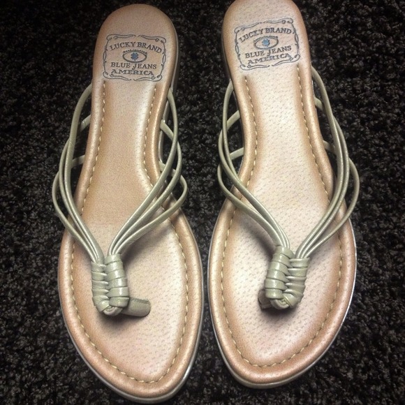 FEDORA & Lucky Brand Flip Flop Sandals