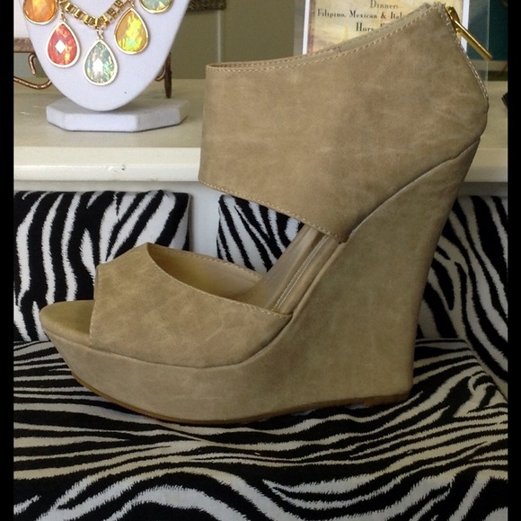 SOLD OUT SOLD OUT Beige  wedge shoe Size 9 and 10