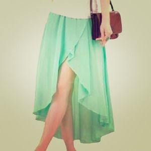 🚫sold out🚫Mint high low skirt. 3 szs available