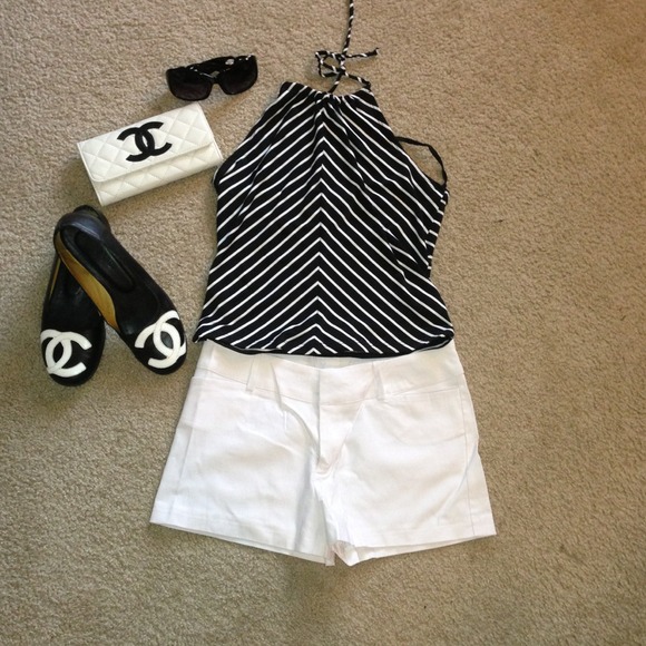 SOLD/Bundle!!! White dress shorts in size 8