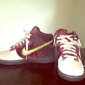 Nike • Hightop dunks