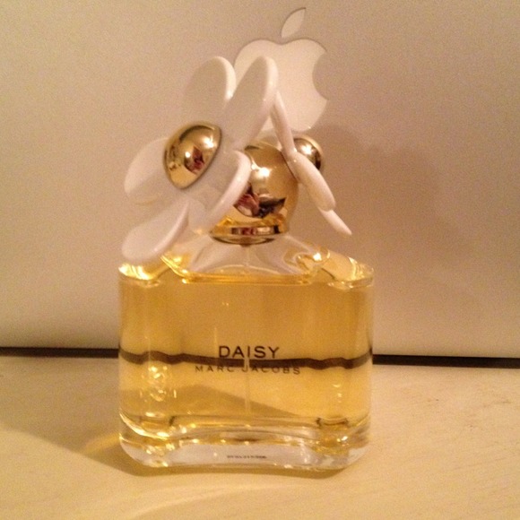 🔴RESERVED🔴 Daisy perfume! 🌸