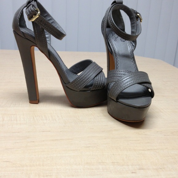 Trade/bundle Grey heals & blue skirt