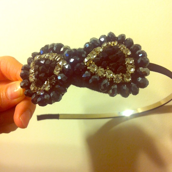 Statement piece! Handmade beaded headband (bow)