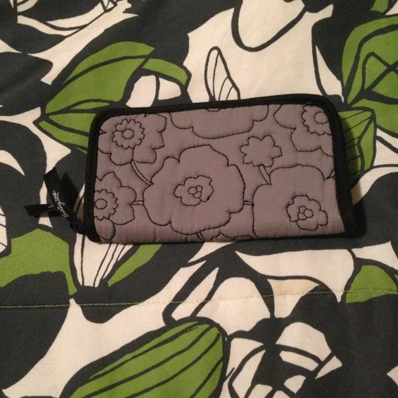 31 grey flower wallet
