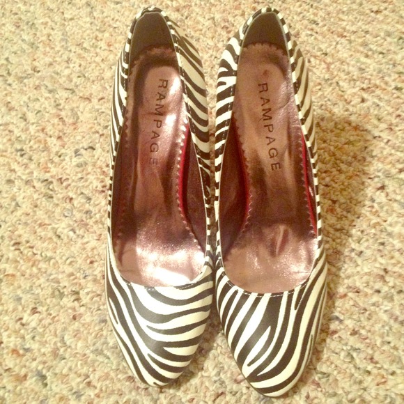 Awesome zebra heels- hardly worn!