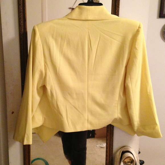 💥sold💥 ***Yellow blazer - Picture 2 of 4