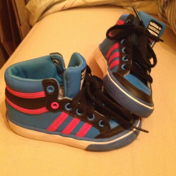 SOLd 7c Adidas toddler sneakers