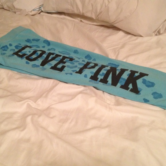 📍SOLD 📍Victoria Secret Pink blue leopard sweats