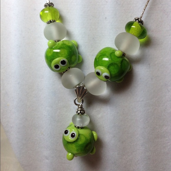 "Gathering" Lampwork Turtle Necklace - Picture 2 of 3