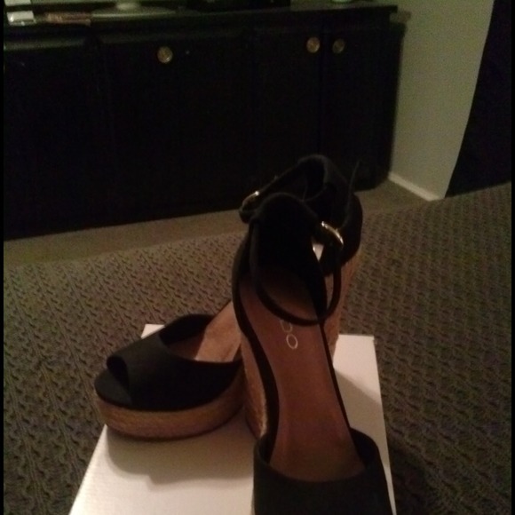 New in box Aldo Wedge Shoe - Picture 2 of 2