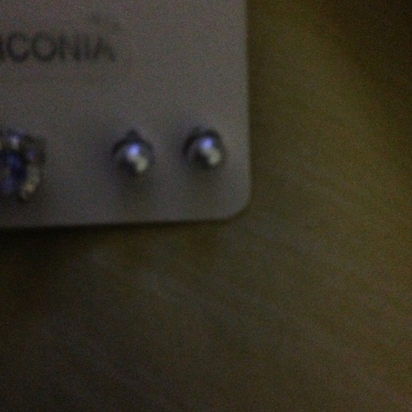 EARRINGS - Picture 4 of 4