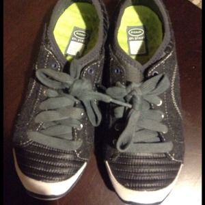 Cute comfy dr scholls sneaker!!