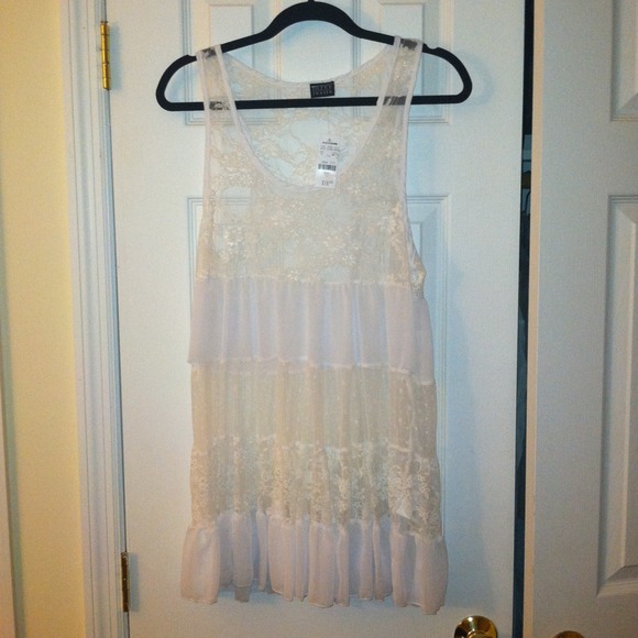 💢SOLD to @KDAMO💢Joyce Leslie Lacy Slip Over