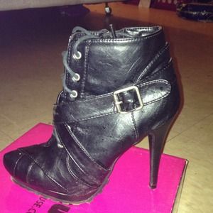 Black high heels boots size 7