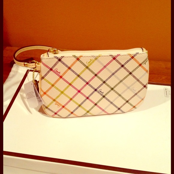 🚫SOLD🚫 Authentic cream color Coach wristlet!