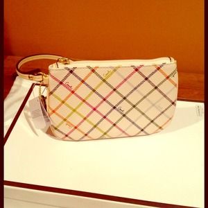 🚫SOLD🚫 Authentic cream color Coach wristlet!