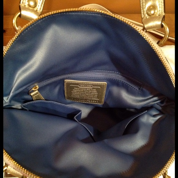 🚫SOLD🚫AMAZING BAG! Authentic Coach Cross Body - Picture 4 of 4