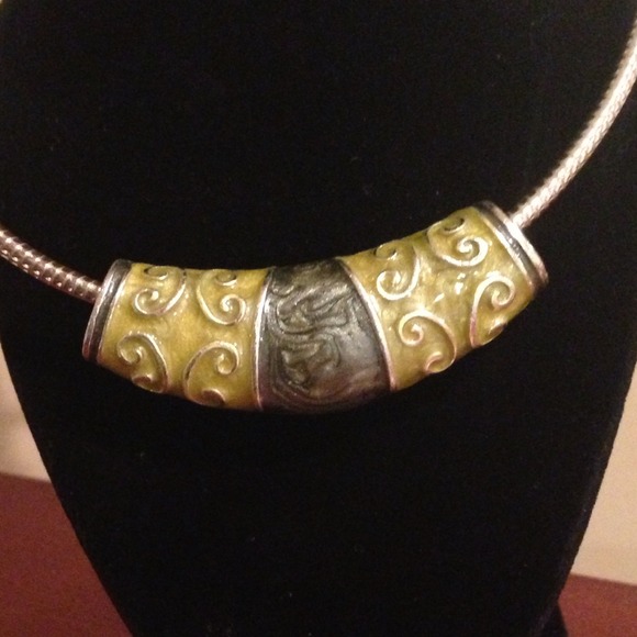 Green & Silver Collar Necklace - Picture 2 of 3