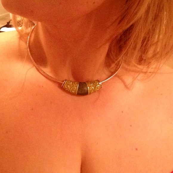 Green & Silver Collar Necklace - Picture 3 of 3