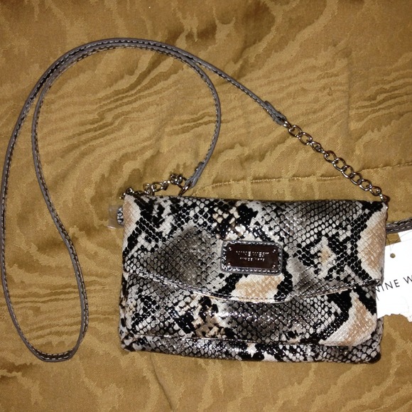🌟Nine West🌟 snake skin cross over bag / clutch.
