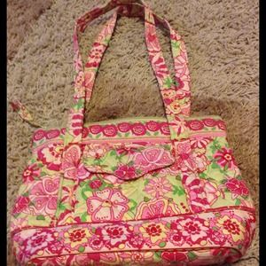 Vera Bradley style tote hold