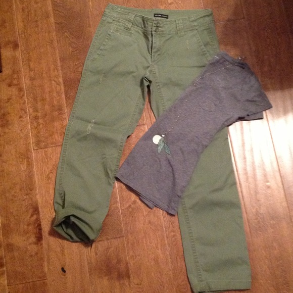 🚫🚫SOLD🚫🚫NYCO Cropped Pants with Distressing